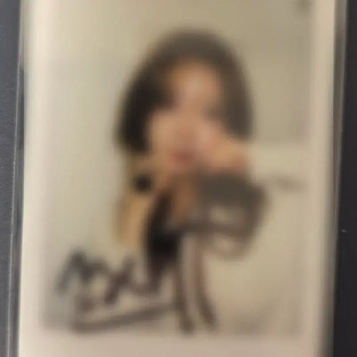 [BUNJANG] QWER Magenta Signed Polaroid / 마젠타 미국투어 싸인폴라로이드