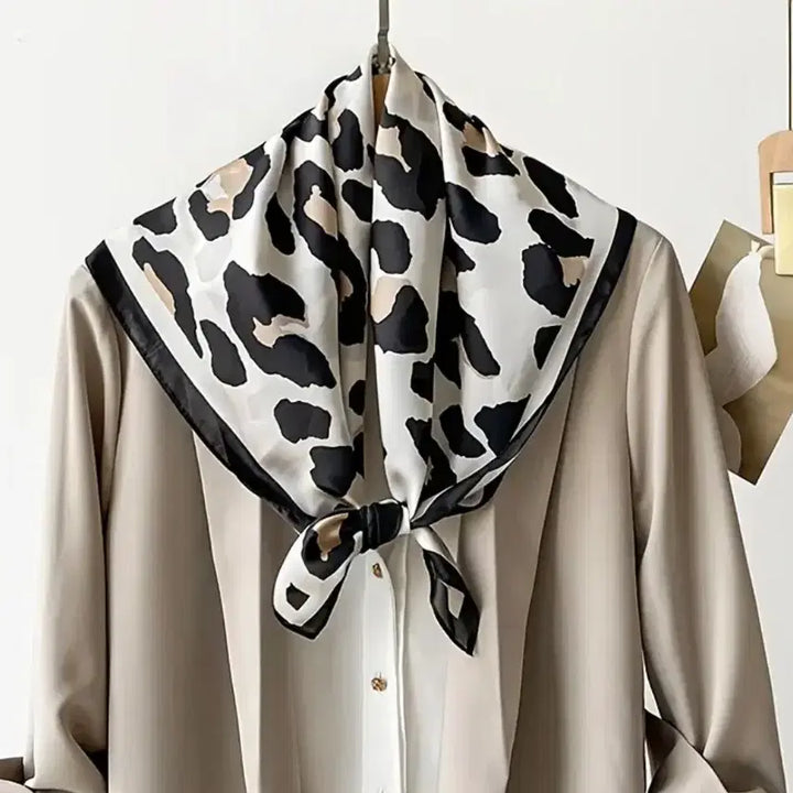 [SOLD OUT] 레오파드 패턴 스카프(새상품)