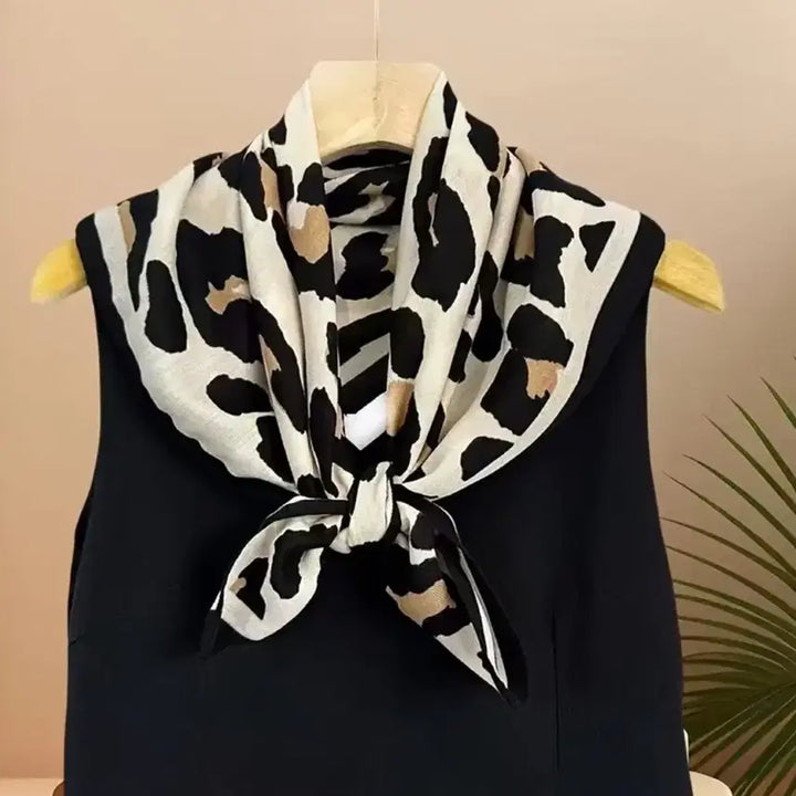 [SOLD OUT] 레오파드 패턴 스카프(새상품)