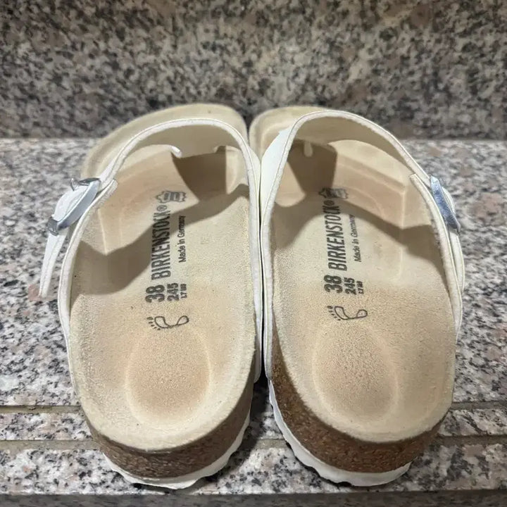 [SOLD OUT] 버켄스탁 지제 38 사이즈 245 (거의새것!)