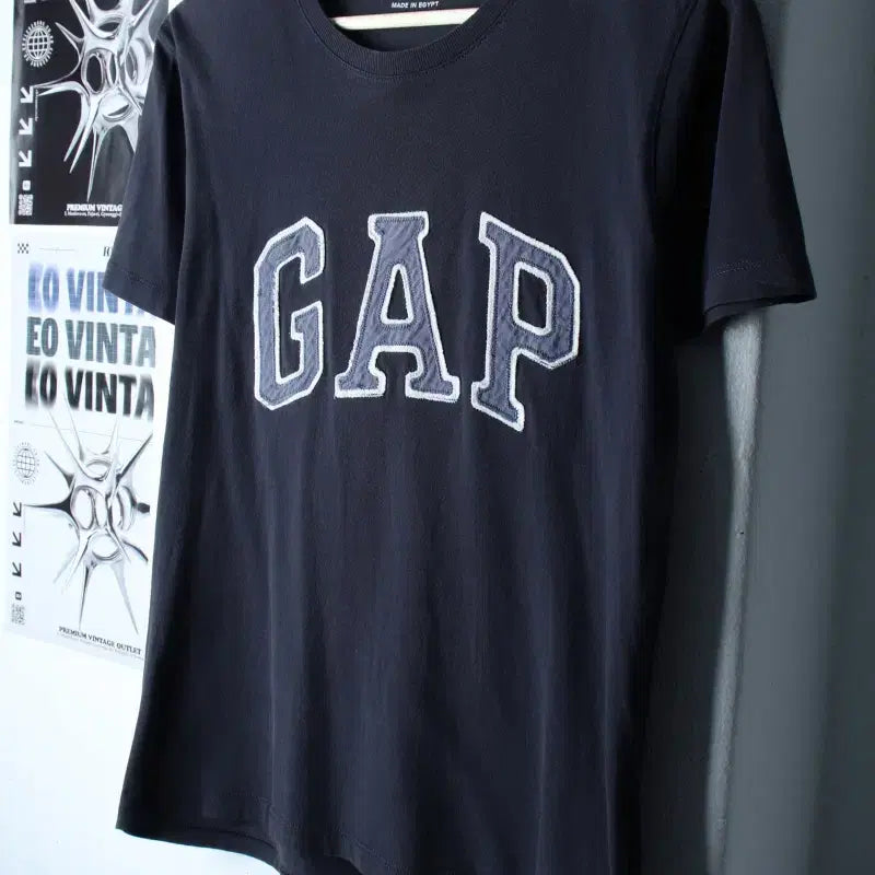 [SOLD OUT] (XS-S) 갭 반팔 티셔츠 빅로고 Y2K 차콜 에이징-180EB