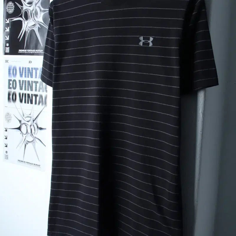 [BUNJANG] Under Armour Striped Black Short Sleeve T-shirt / (S-M) 언더아머 반팔 티셔츠 스트라이프 블랙 올드스쿨-180EC