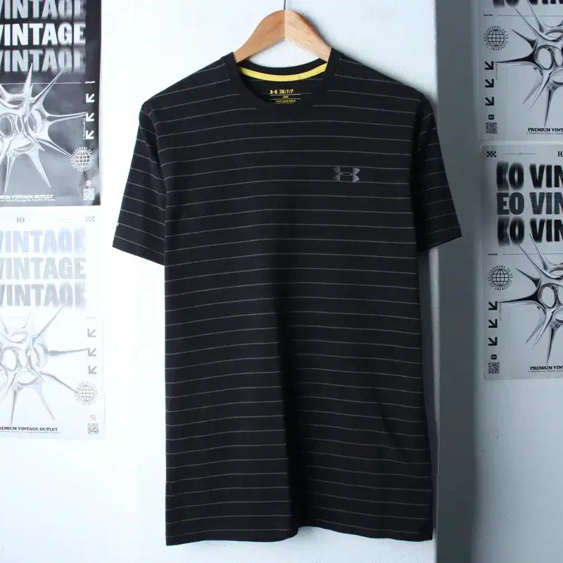 [BUNJANG] Under Armour Striped Black Short Sleeve T-shirt / (S-M) 언더아머 반팔 티셔츠 스트라이프 블랙 올드스쿨-180EC