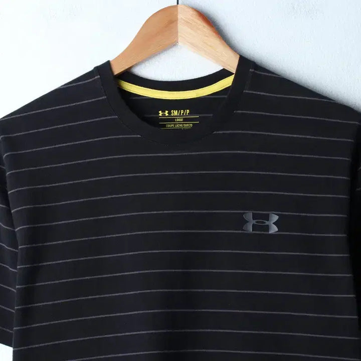 [BUNJANG] Under Armour Striped Black Short Sleeve T-shirt / (S-M) 언더아머 반팔 티셔츠 스트라이프 블랙 올드스쿨-180EC