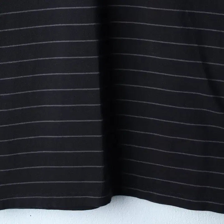 [BUNJANG] Under Armour Striped Black Short Sleeve T-shirt / (S-M) 언더아머 반팔 티셔츠 스트라이프 블랙 올드스쿨-180EC