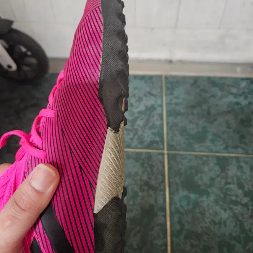 [BUNJANG] Adidas Nemeziz Futsal Shoes (235) / 아디다스 네메시스 풋살화(235사이즈)