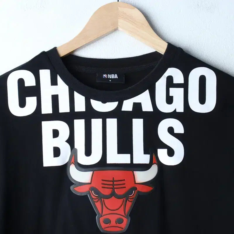 [BUNJANG] NBA Chicago Bulls Black Limited Edition T-shirt / (S-M) NBA 엔비에이 반팔 티셔츠 시카고불스 블랙 한정판-180F3