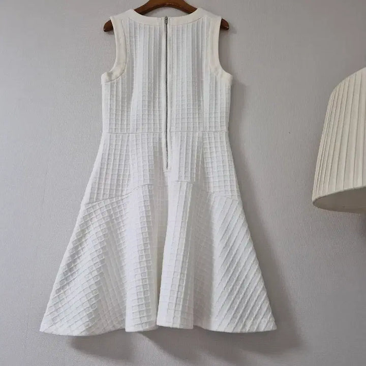 [BUNJANG] Banana Republic Textured White Flare Dress / [바나나리퍼블릭] 화이트 텍스쳐 플레어 원피스