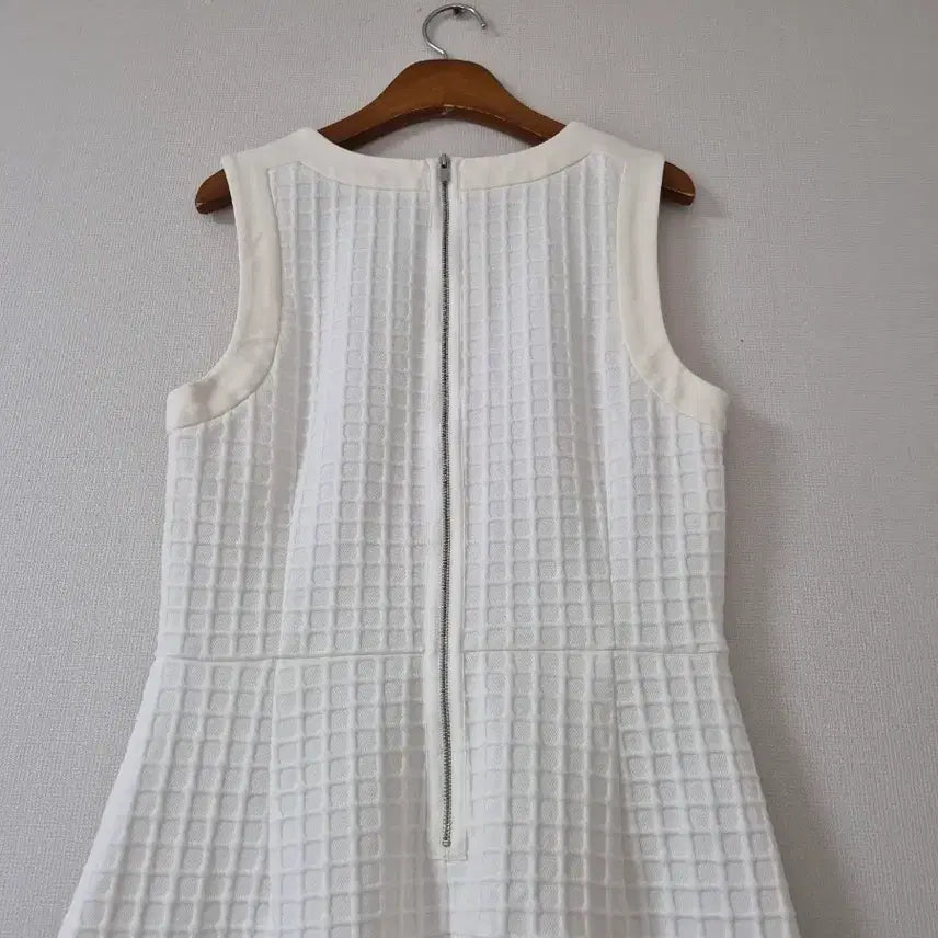 [BUNJANG] Banana Republic Textured White Flare Dress / [바나나리퍼블릭] 화이트 텍스쳐 플레어 원피스