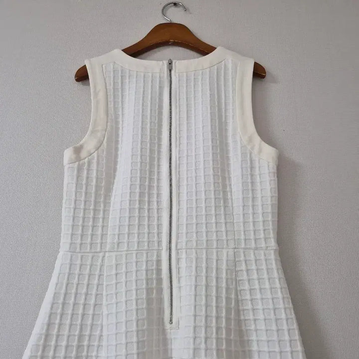 [BUNJANG] Banana Republic Textured White Flare Dress / [바나나리퍼블릭] 화이트 텍스쳐 플레어 원피스