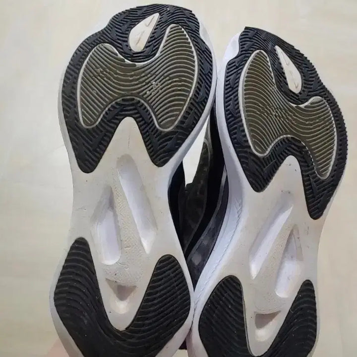 [SOLD OUT] 나이키 ZOOM GRAVITY 블랙 우먼 250