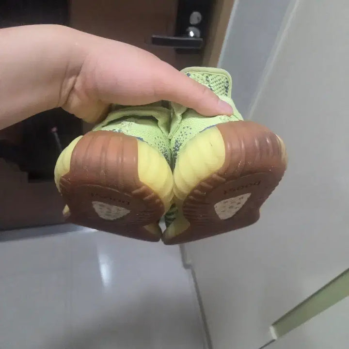 [BUNJANG] Adidas Yeezy Boost 350 V2 Yecheil Sneakers / 예브라(270)아디다스 이지부스트 350 V2 Yecheil 그린