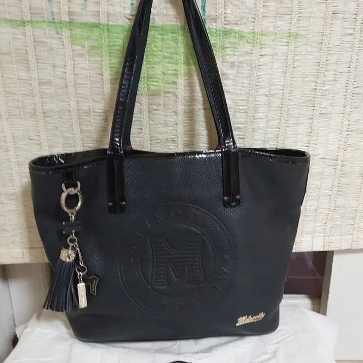 [BUNJANG] Metrocity Black Tote Bag with Charm / 메트로시티 블랙 토트백 가방 참 장식