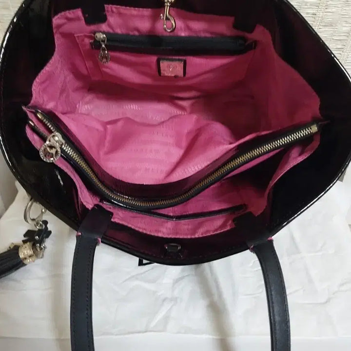 [BUNJANG] Metrocity Black Tote Bag with Charm / 메트로시티 블랙 토트백 가방 참 장식