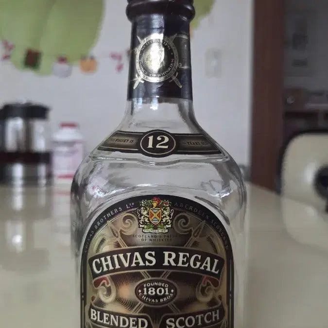 [BUNJANG] Chivas Regal 12 Year Old Scotch Whisky 1980s Empty Bottle / 시바스리갈 12년산 스카치 위스키 1980년대 올드바틀 500미리 빈병