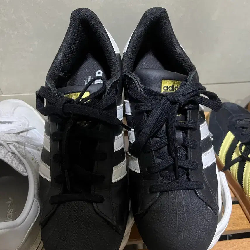 [SOLD OUT] 아디다스 슈퍼스타 코어 블랙 화이트 운동화 신발