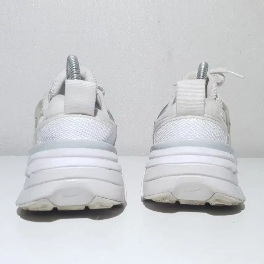[SOLD OUT] 나이키 우먼 V2K 러닝화(245)