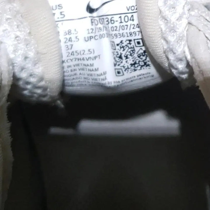 [SOLD OUT] 나이키 우먼 V2K 러닝화(245)