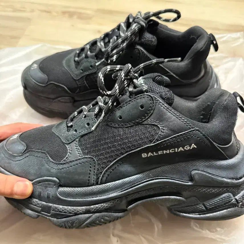[BUNJANG] Balenciaga Triple S Dirty Black Sneakers / 발렌시이가 트리플s 더티블랙 41