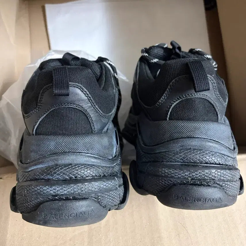 [BUNJANG] Balenciaga Triple S Dirty Black Sneakers / 발렌시이가 트리플s 더티블랙 41
