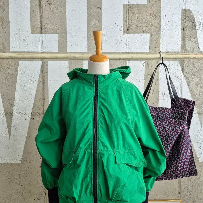 [SOLD OUT] 바스락  후드 바람막이 점퍼