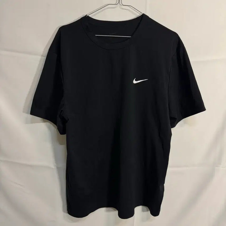 [SOLD OUT] 나이키 드라이핏 스우시 반팔 티셔츠