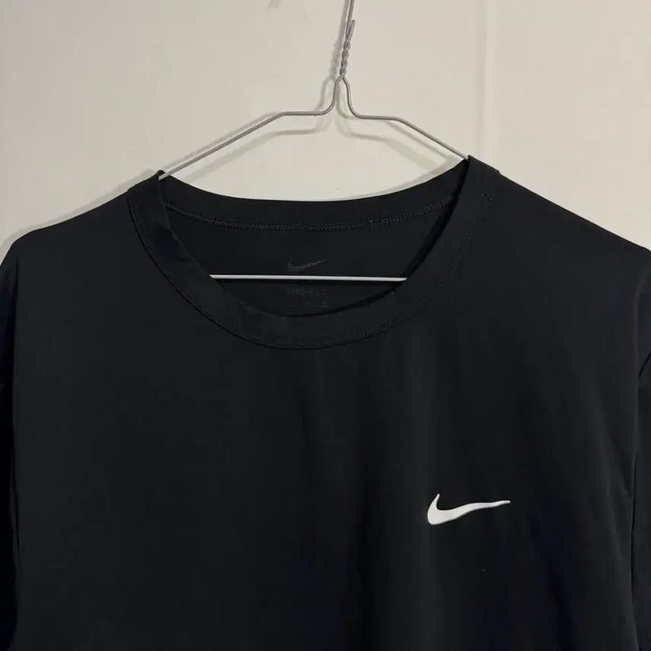 [SOLD OUT] 나이키 드라이핏 스우시 반팔 티셔츠