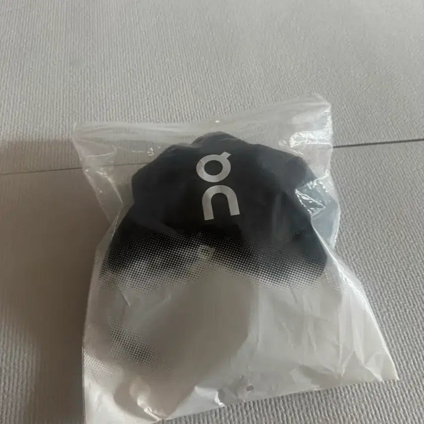 [SOLD OUT] 온러닝 퍼포먼스 캡 블랙OS (새제품)