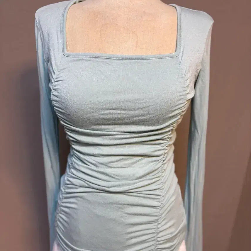 [BUNJANG] Square Neck Shirred Long Sleeve T-shirt / 스퀘어넥 셔링 긴팔 티셔츠 하늘색 스판 모달