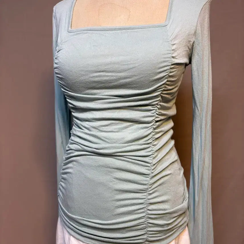 [BUNJANG] Square Neck Shirred Long Sleeve T-shirt / 스퀘어넥 셔링 긴팔 티셔츠 하늘색 스판 모달