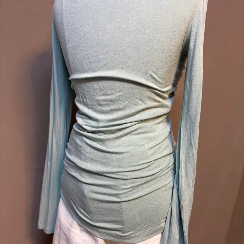 [BUNJANG] Square Neck Shirred Long Sleeve T-shirt / 스퀘어넥 셔링 긴팔 티셔츠 하늘색 스판 모달