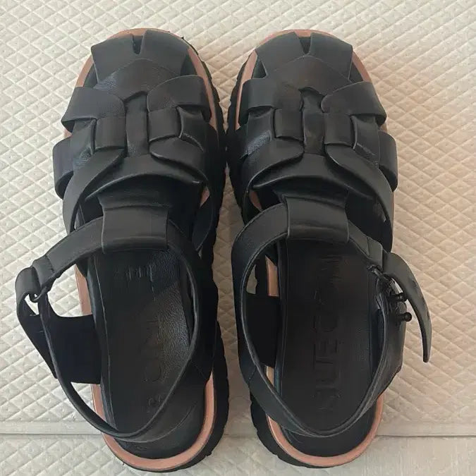 [SOLD OUT] 슈콤마보니 단델리온 피셔맨 샌들