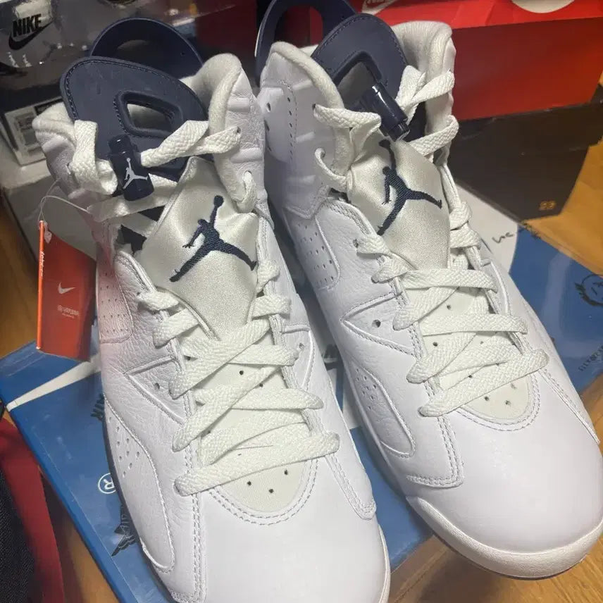 [SOLD OUT] 나이키 에어 조던 6 레트로 미드나잇 네이비 275 새상품