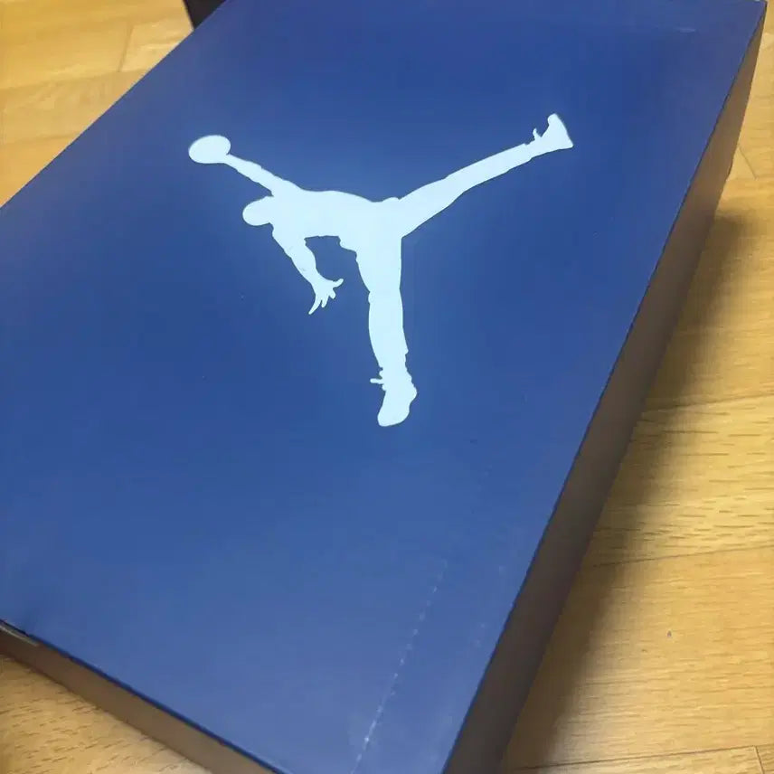 [SOLD OUT] 나이키 에어 조던 6 레트로 미드나잇 네이비 275 새상품