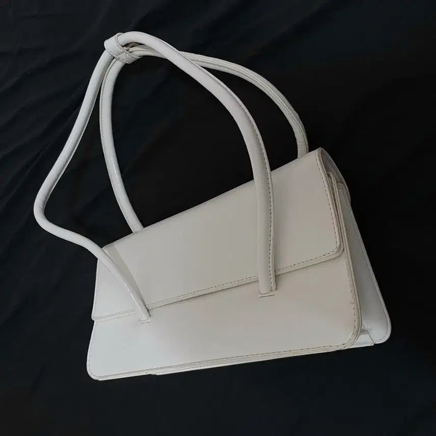 [BUNJANG] Avely Modern White Shoulder Bag / 에이블리 모던한 화이트 숄더백