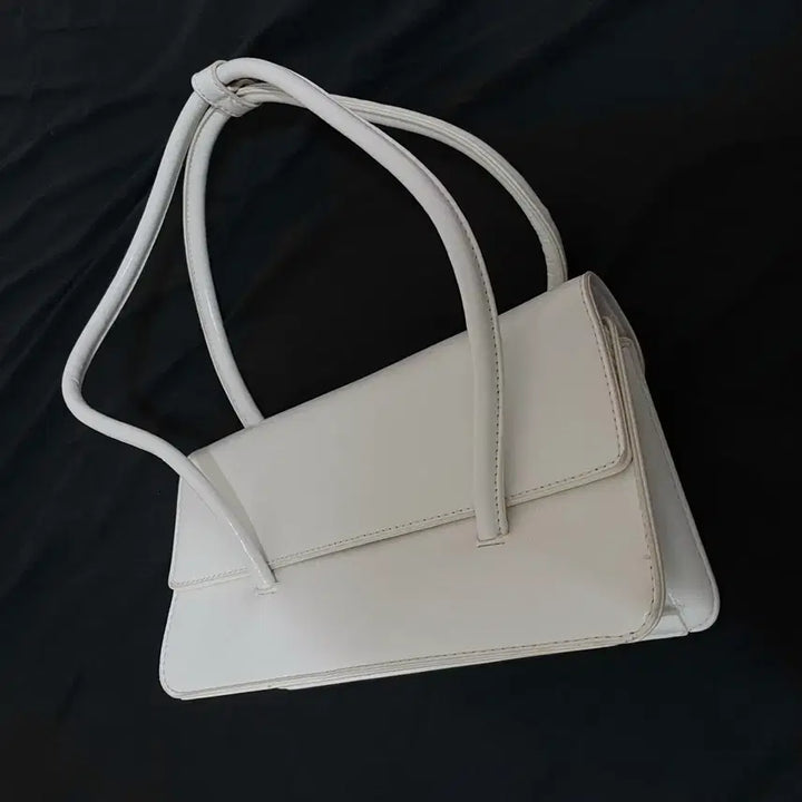 [BUNJANG] Avely Modern White Shoulder Bag / 에이블리 모던한 화이트 숄더백
