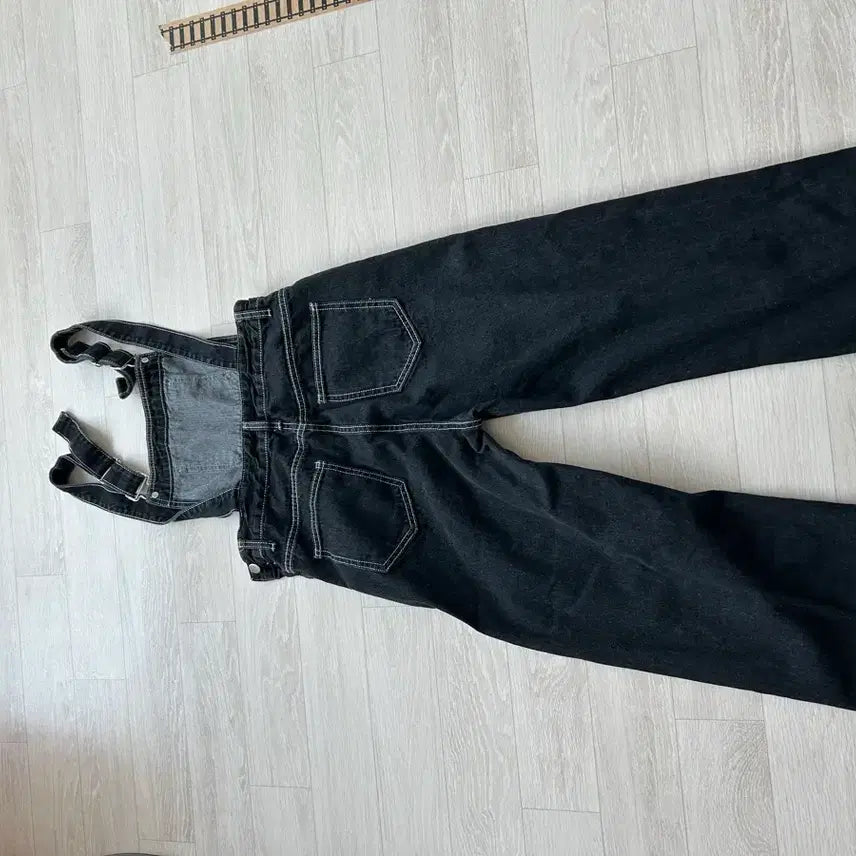 [SOLD OUT] 블랙 데님 멜빵바지 S
