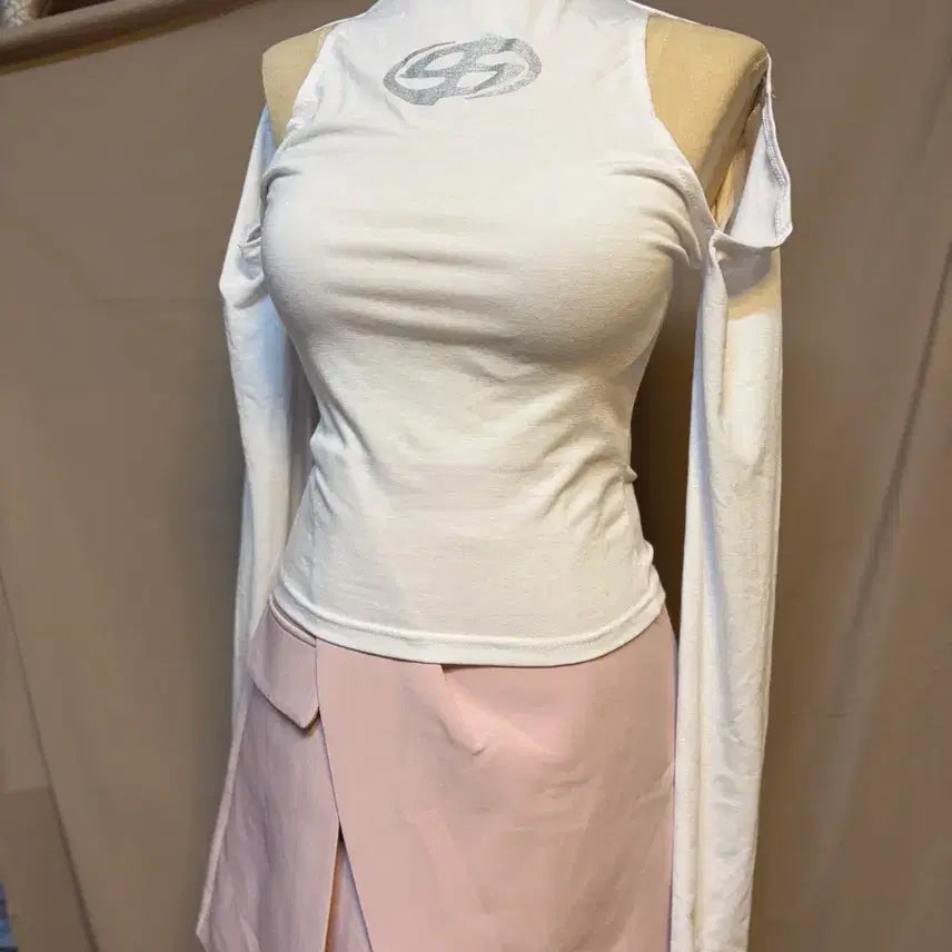 [BUNJANG] White Cutout Long Sleeve T-Shirt / 화이트 컷아웃 긴팔 티셔츠