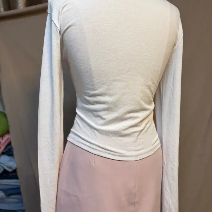 [BUNJANG] White Cutout Long Sleeve T-Shirt / 화이트 컷아웃 긴팔 티셔츠
