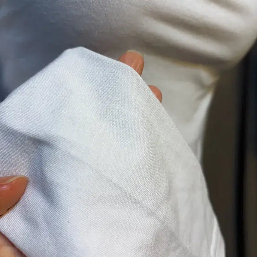 [BUNJANG] White Cutout Long Sleeve T-Shirt / 화이트 컷아웃 긴팔 티셔츠