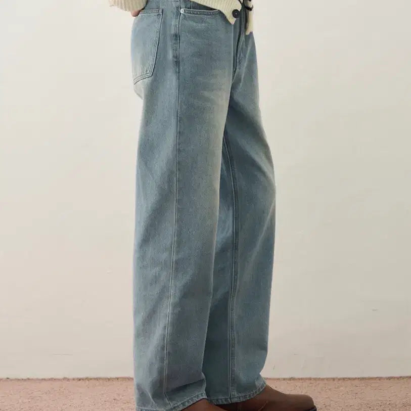 [SOLD OUT] (새상품)(L)드로우핏 유주얼 세미 와이드 데님 팬츠 DUSTY BLUE