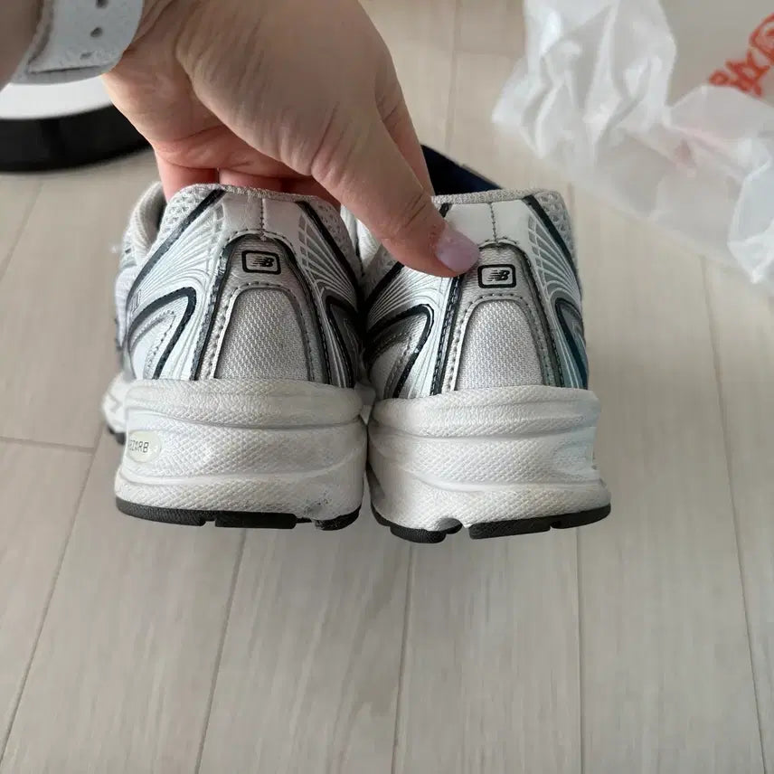 [SOLD OUT] 뉴발란스 740 운동화 245