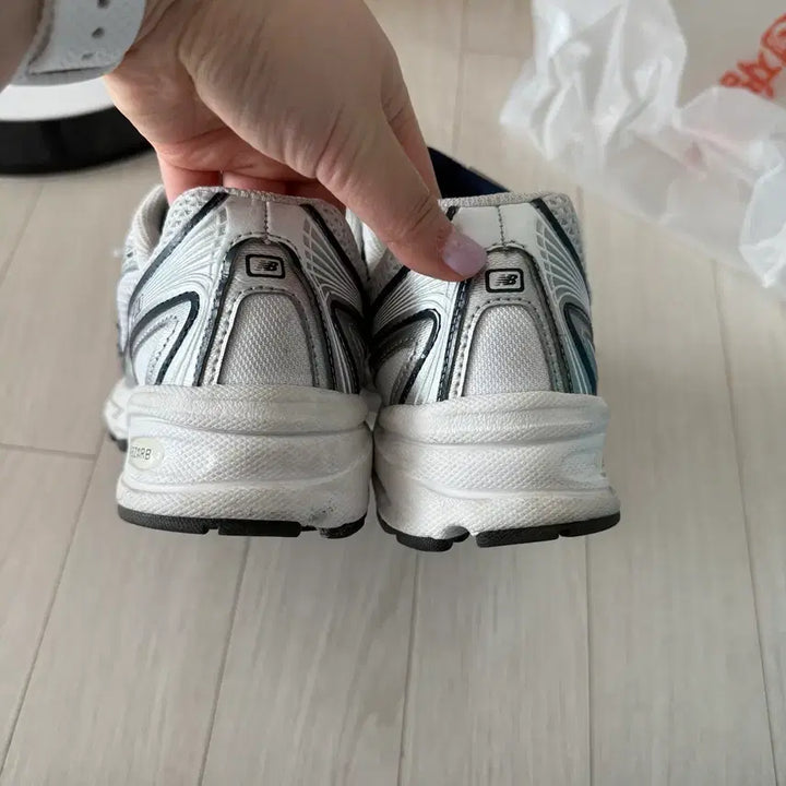 [SOLD OUT] 뉴발란스 740 운동화 245