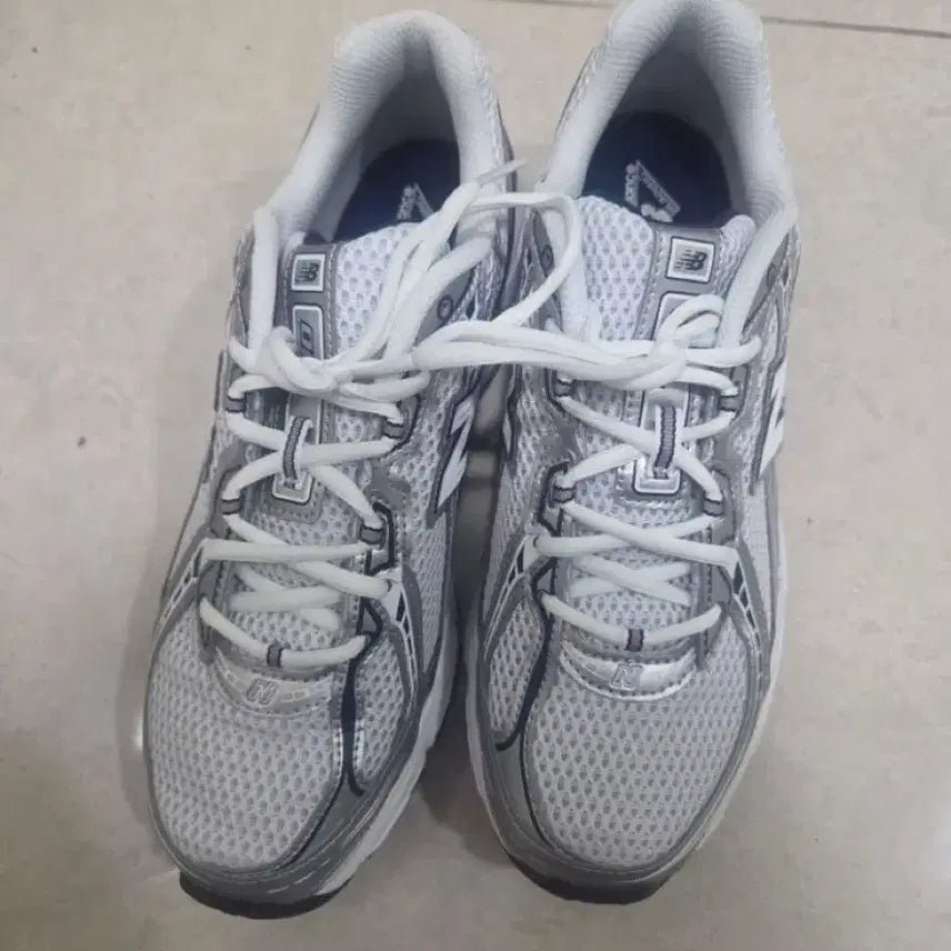 [SOLD OUT] 뉴발란스 740 운동화 245