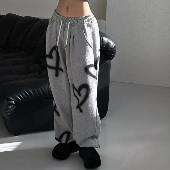 [BUNJANG] Heart Print Gray Training Jogger Pants / 하트 프린팅 회색 트레이닝 조거 팬츠