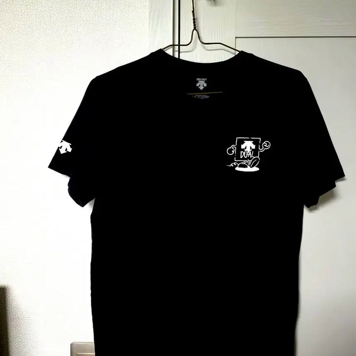 [BUNJANG] Descente Big Logo T-shirt / 데상트 블랙 3D 빅로고 티셔츠