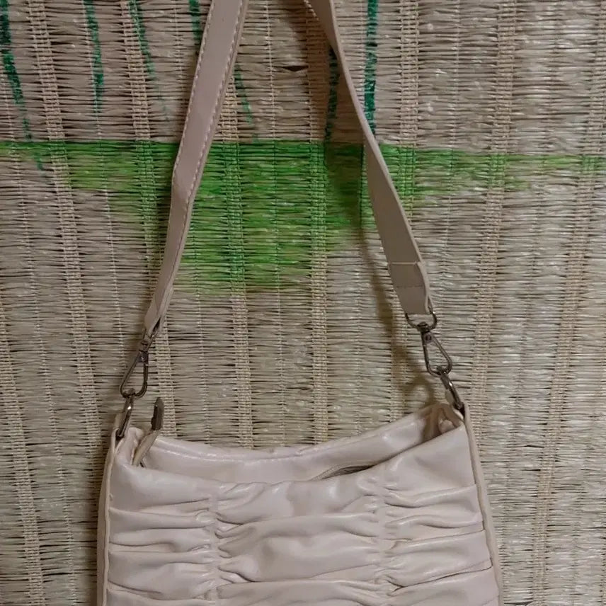 [BUNJANG] Ivory Shirred Shoulder Bag / 아이보리 셔링 숄더백 여성 가방