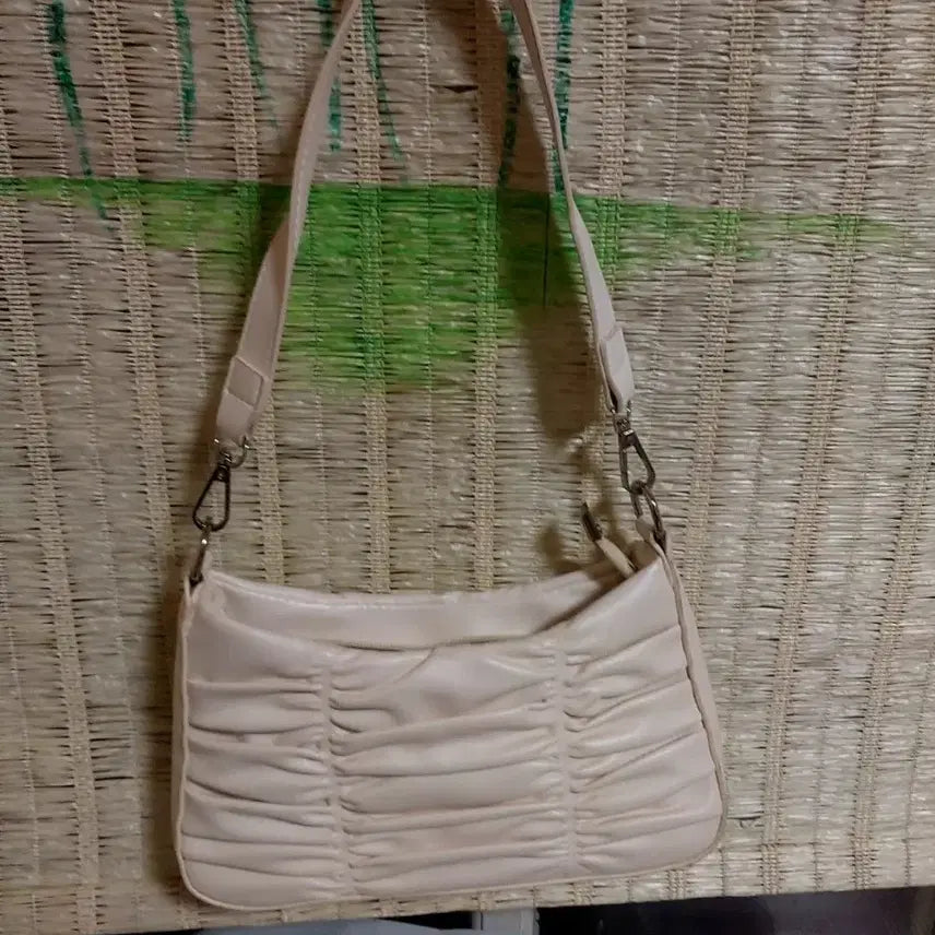 [BUNJANG] Ivory Shirred Shoulder Bag / 아이보리 셔링 숄더백 여성 가방