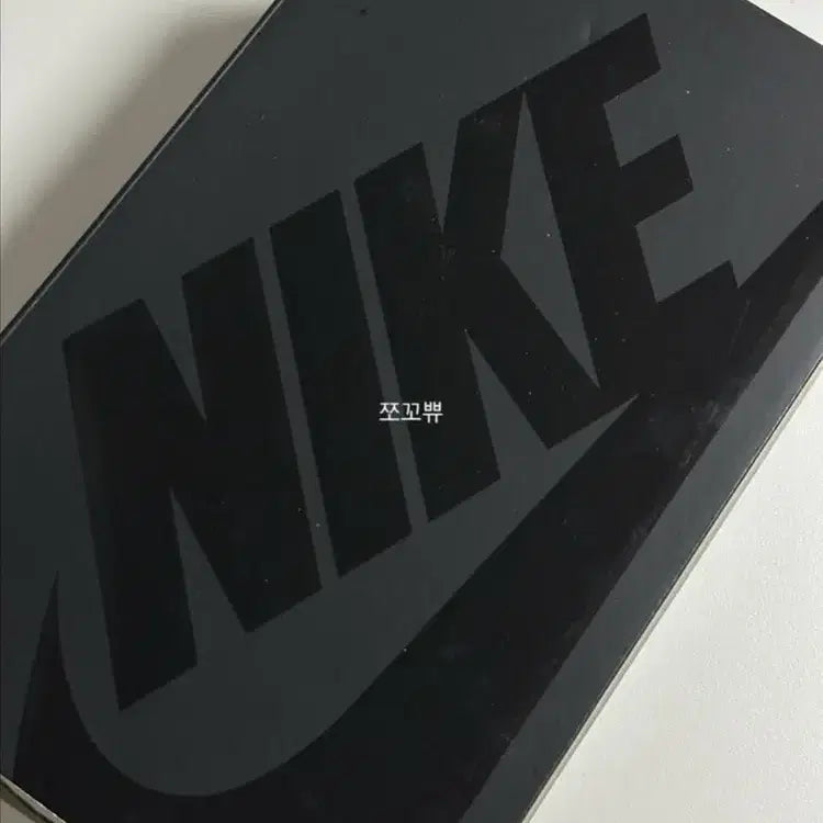 [SOLD OUT] 나이키 에어 슈퍼플라이 메탈릭 실버 앤 블랙 235
