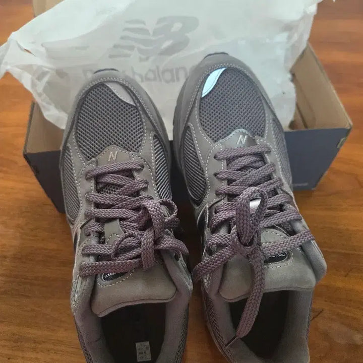 [BUNJANG] New Balance 2002 RA Gray Sneakers / 뉴발란스 2002 RA그레이 운동화